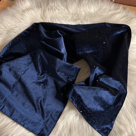 NWOT Navy Velvet Glittery Table Runner - Picture 5 of 5